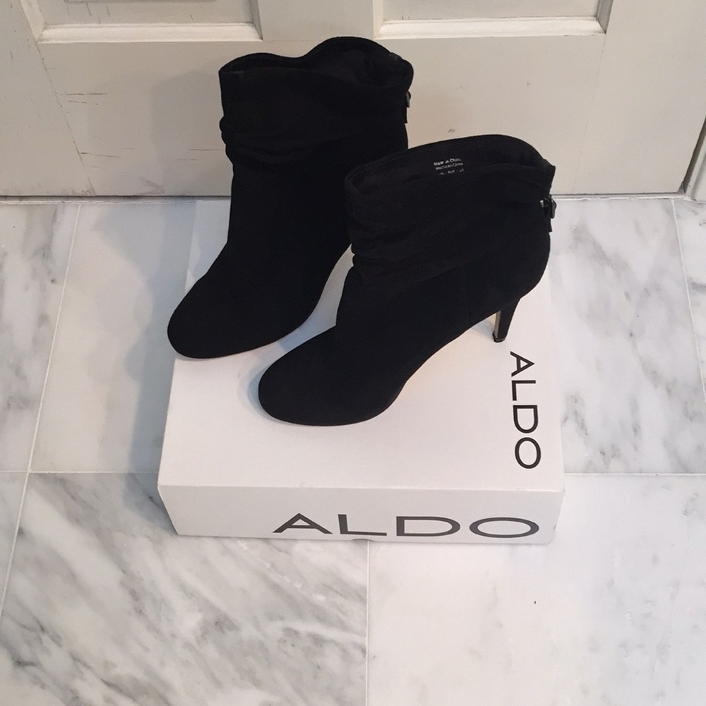 Offer Me! EUC Slouch Platform Coranna Booties